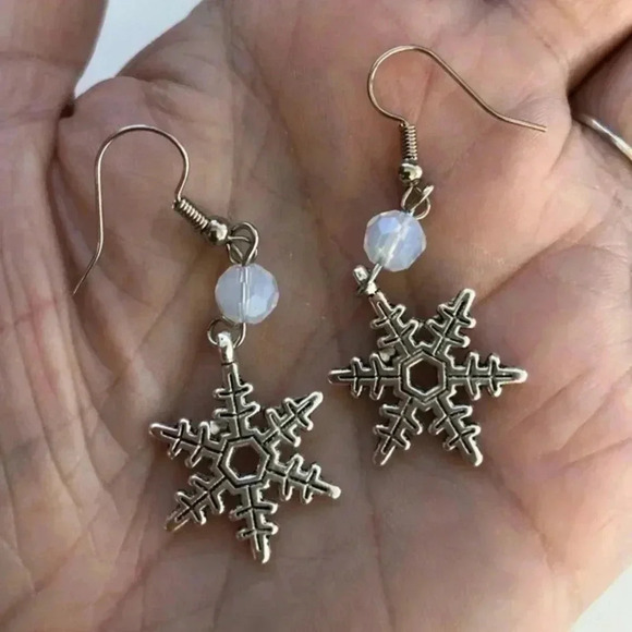 Silver Snowflake Handmade Drop Earrings NWT - Picture 1 of 2